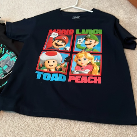 Boys character tees size small - Picture 2 of 3